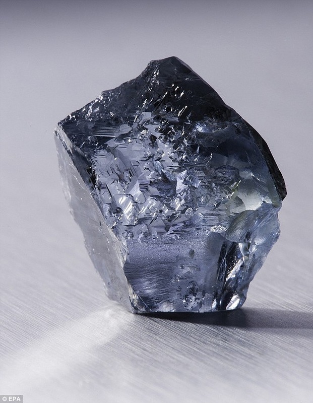 Обнаружен редкий голубой бриллиант