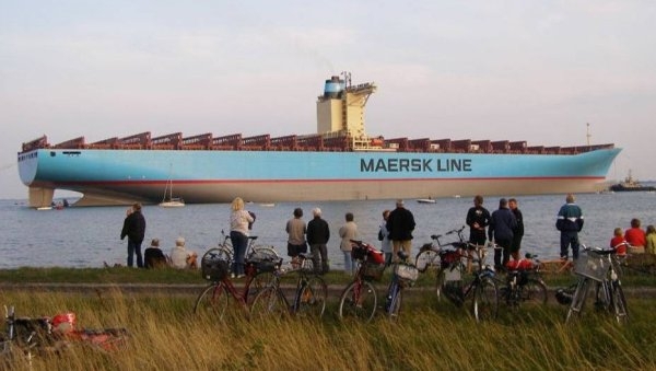 Датский контейнеровоз"EMMA MAERSK"