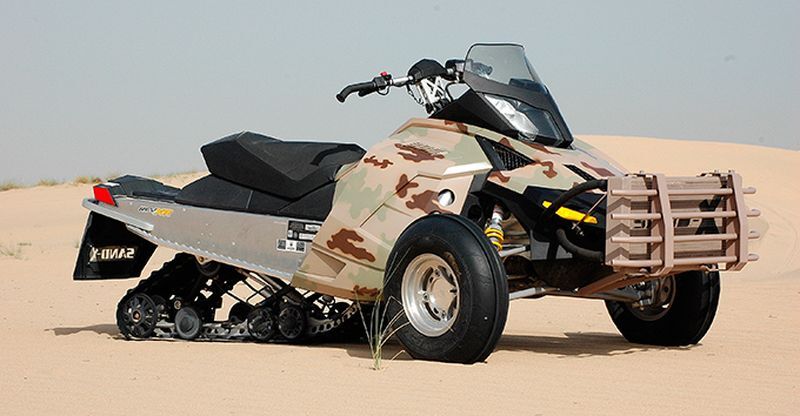 Военный гусеничный мотовездеход для пустыни