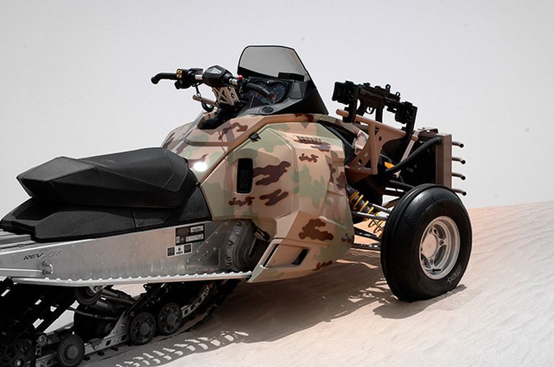 Военный гусеничный мотовездеход для пустыни