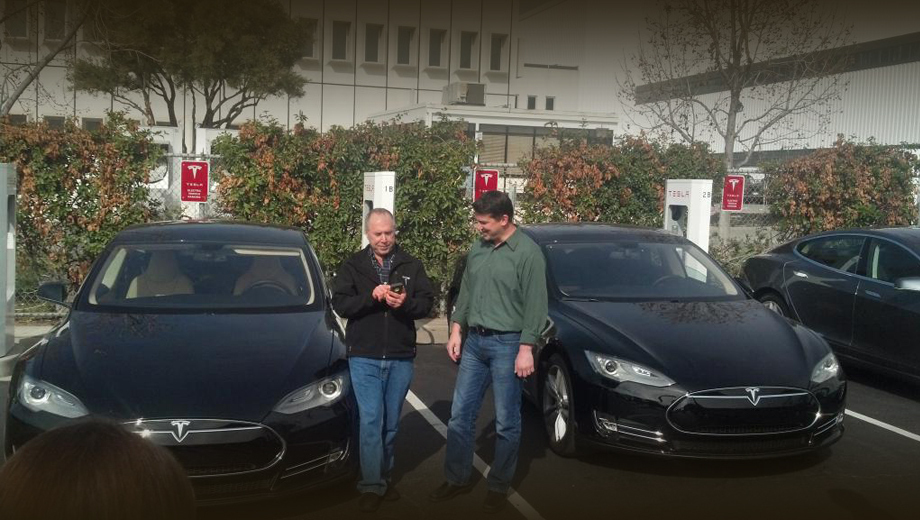 Владельцы электрокара Tesla S пересекли Америку бесплатно