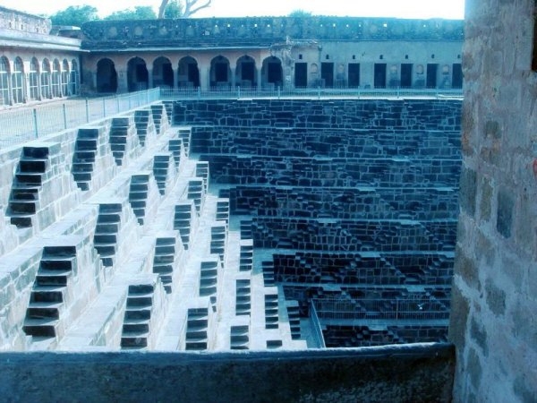 Колодец Chand Baori в Индии