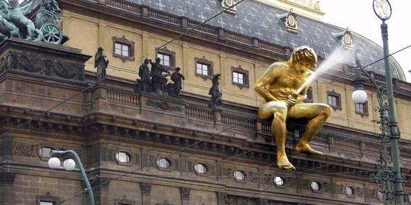 13 самых странных скульптур в мире