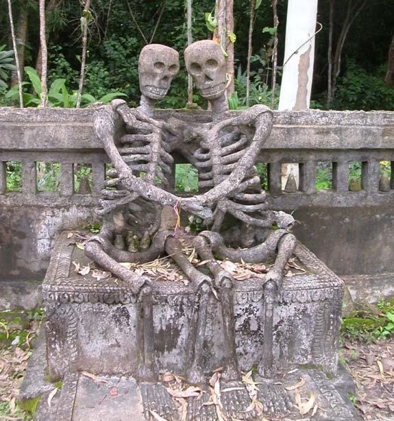 10. Влюблённые скелеты (Нонгкхай, провинция Нонгкхай, Тайланд)