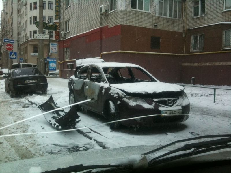 За одну ночь в Киеве сожгли 23 машины