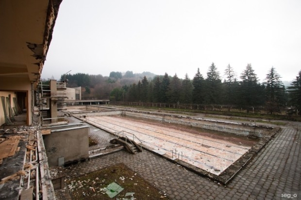 Забытый бассейн в Кисловодске
