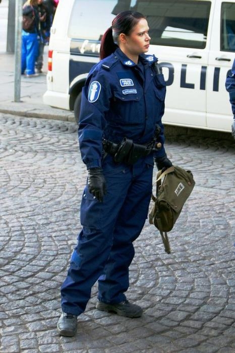 Девушки полицейские разных стран