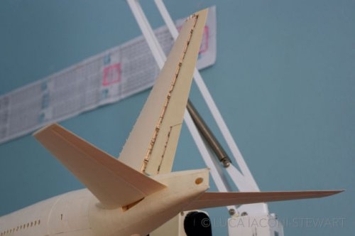 Бумажная модель Боинга 777-300ER в масштабе 1:60 