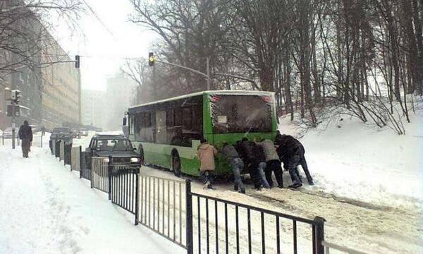 Апокалиптические фотографии последствий снегопада в Ростове