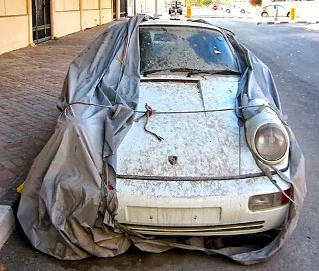 Автомобильный ужас - брошенные автомобили оставили ржавчина и времени