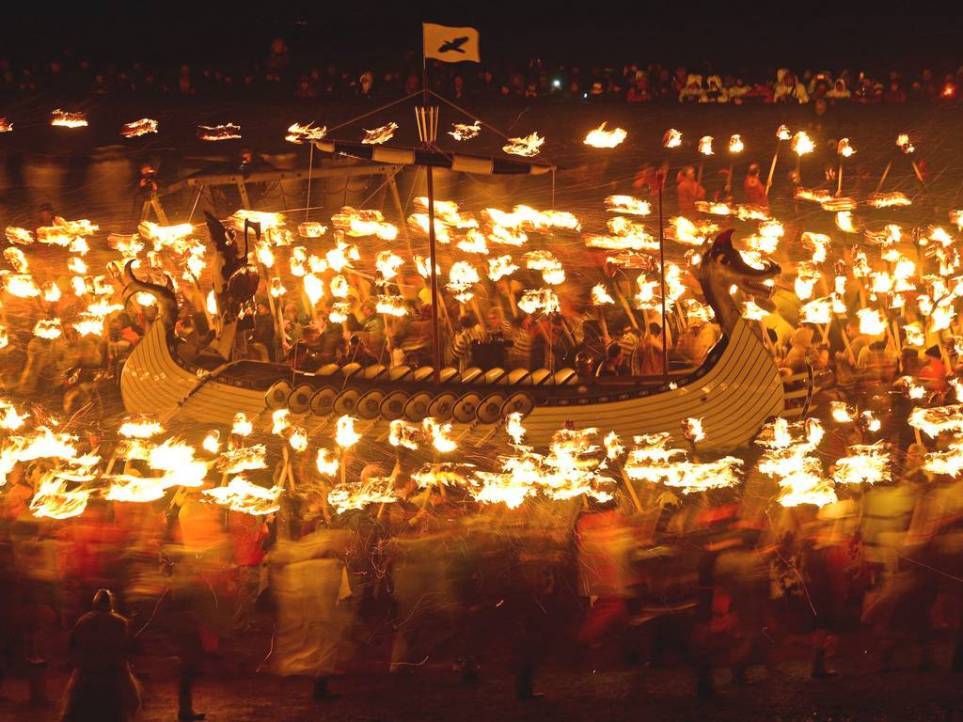 Огненный фестиваль «Уп Хелла Аа»