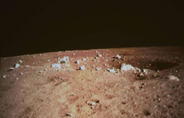 Пять самых необычных снимков поверхности Луны