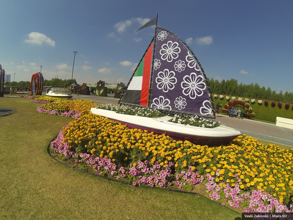 Dubai Miracle Garden - место, где автомобили растут на газонах!