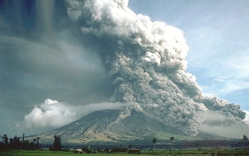 Вулкан на Суматре произвел многочисленные Торнадо