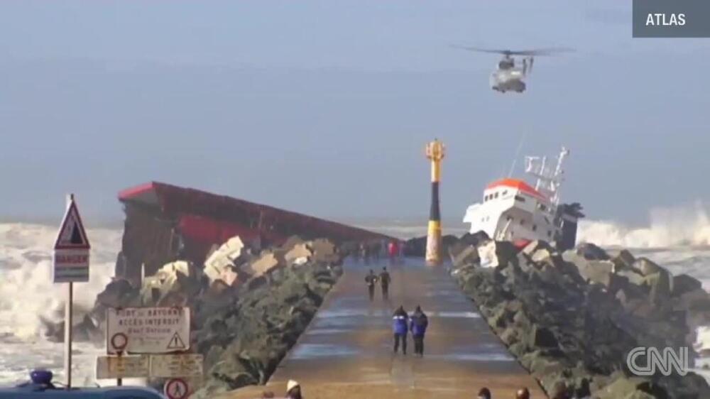 Испанский сухогруз «Луно» потерпел крушение у берегов Франции