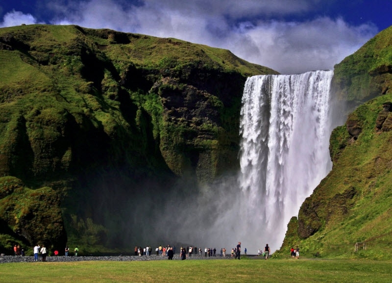 Водопад Скоугафосс: одно из самых посещаемых мест Исландии