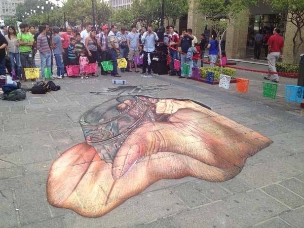 Уличный художник Luis Ramirez Guzman создал 3D рисунок "Стакан"