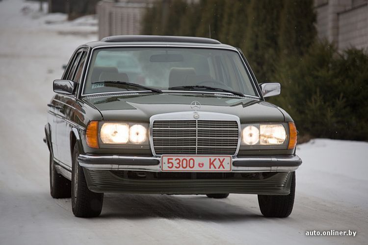 32-летний Mercedes W123