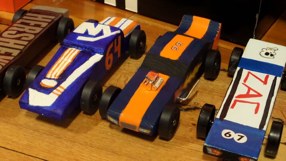 Pinewood Derby - гонки почти самодельных машинок 