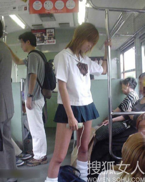 Короткие юбки японских школьниц