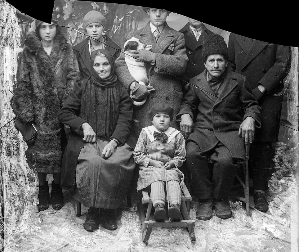 Архивные фотографии жителей Румынии с 1925 по 1984 год