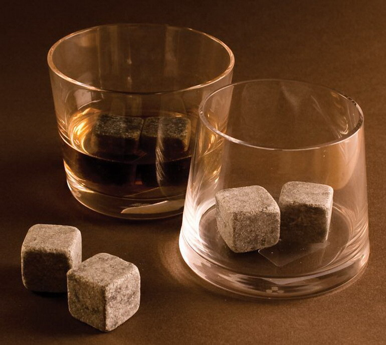 Камни для виски круглые. Простые предметы фото. Удивить удивительный