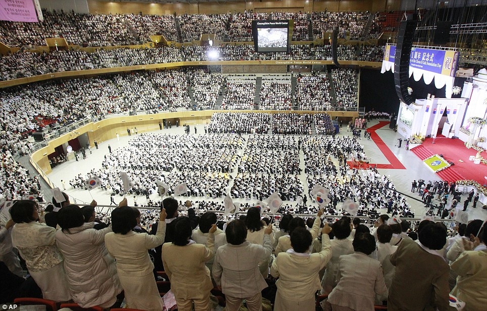 Массовая церемония бракосочетания в Южной Корее - 2,5 тысячи пар!!!