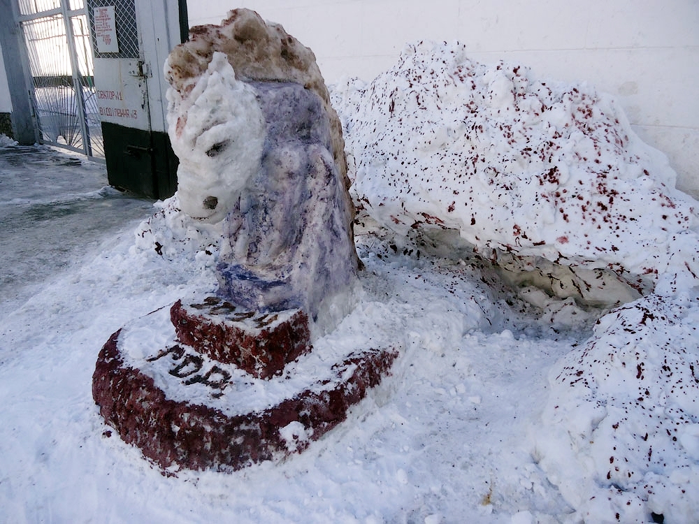 Конкурс снежных скульптур в исправительной колонии 