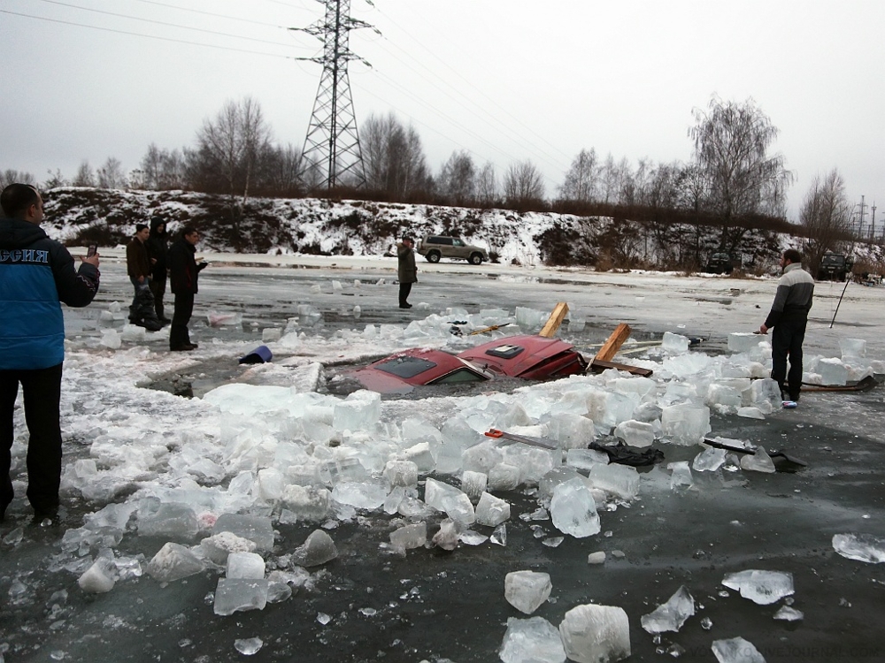 Вытаскивание Volvo со дна Москва реки