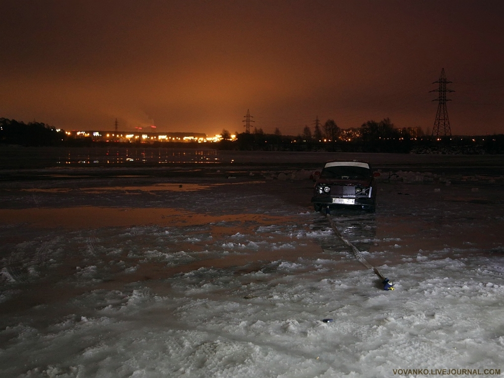 Вытаскивание Volvo со дна Москва реки
