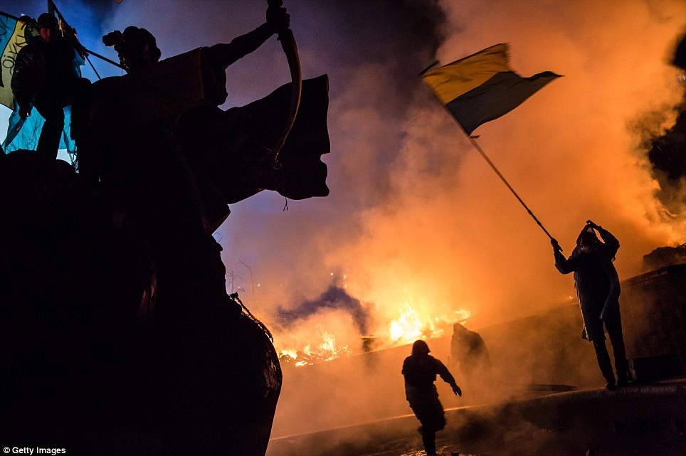 WARNING: 25 погибших и 241 госпитализированном во время боев в Киеве!!