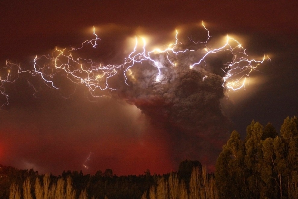 Необычные физические явления. Извержение вулкана Пуйеуэ 2011. Вулкан Пуйеуэ Чили. Пуйеуэ (Чили) извержение. Пуйеуэ Чили извержение 2011.