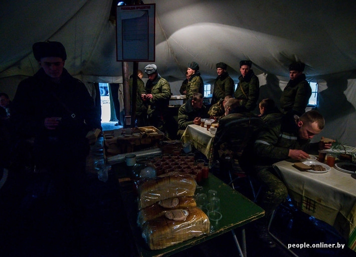 Что едят и чем занимаются белорусские военные на полигоне