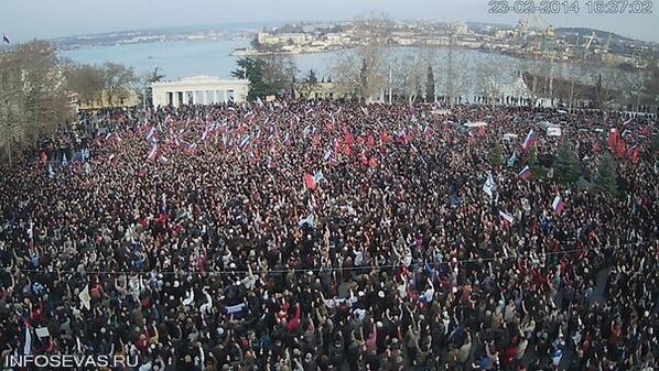 23.02.2014 Крым поднимает Российский флаг!