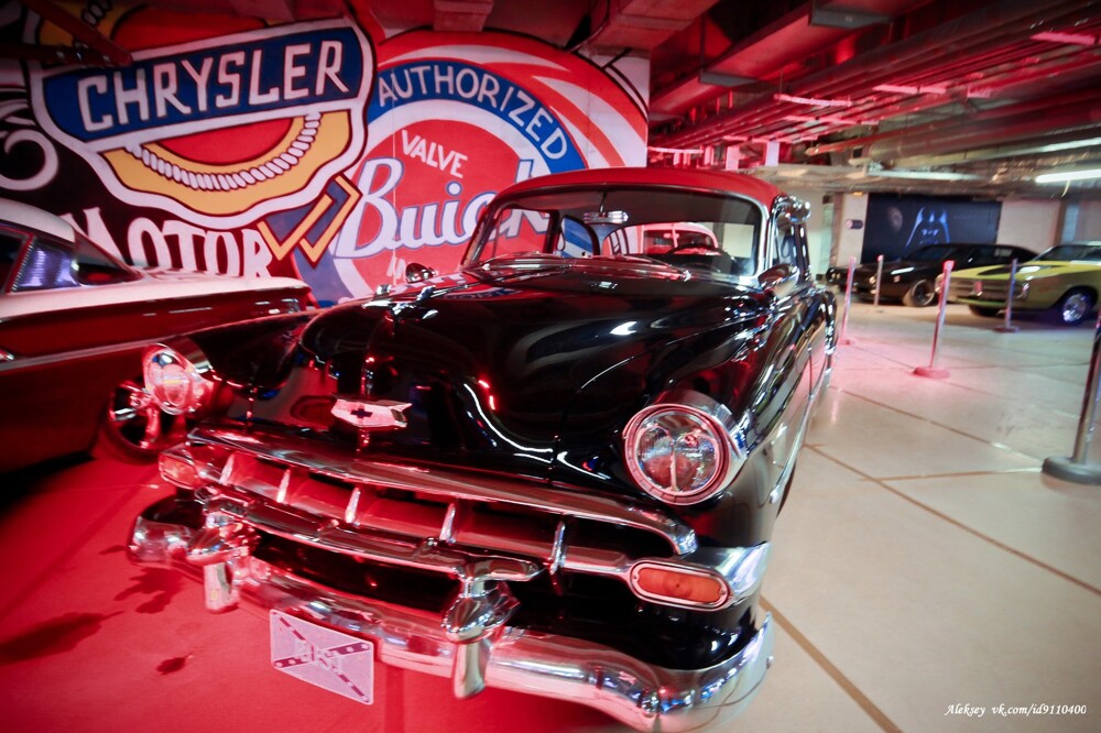 Выставка американских автомобилей в Санкт-Петербурге