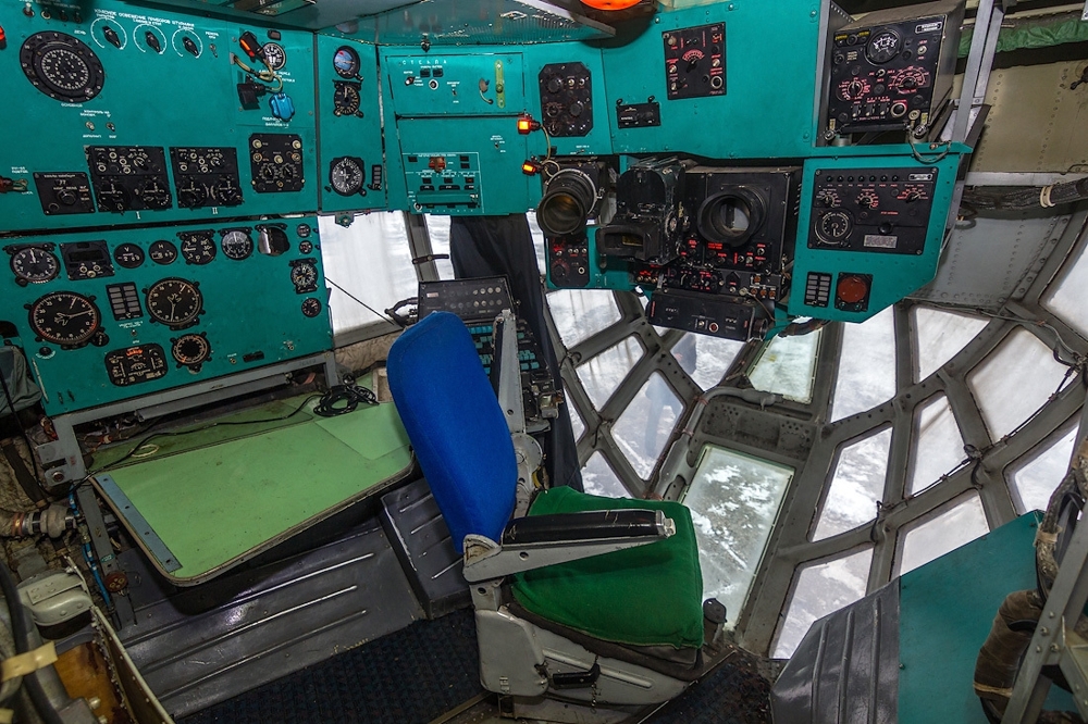 Внутри самолета Ил-76Т