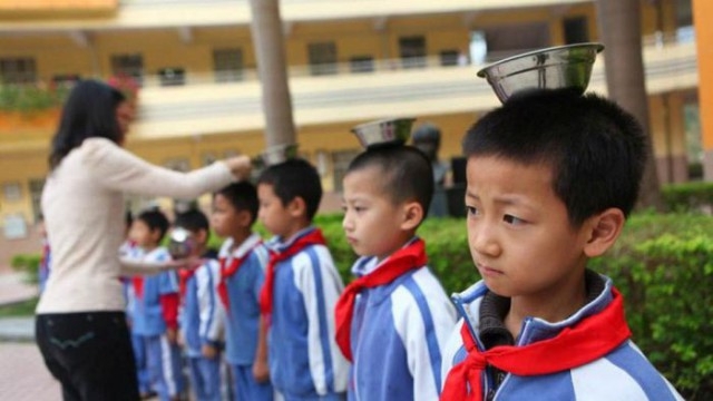Как в китайских школах борятся с близорукостью и неправильной осанкой