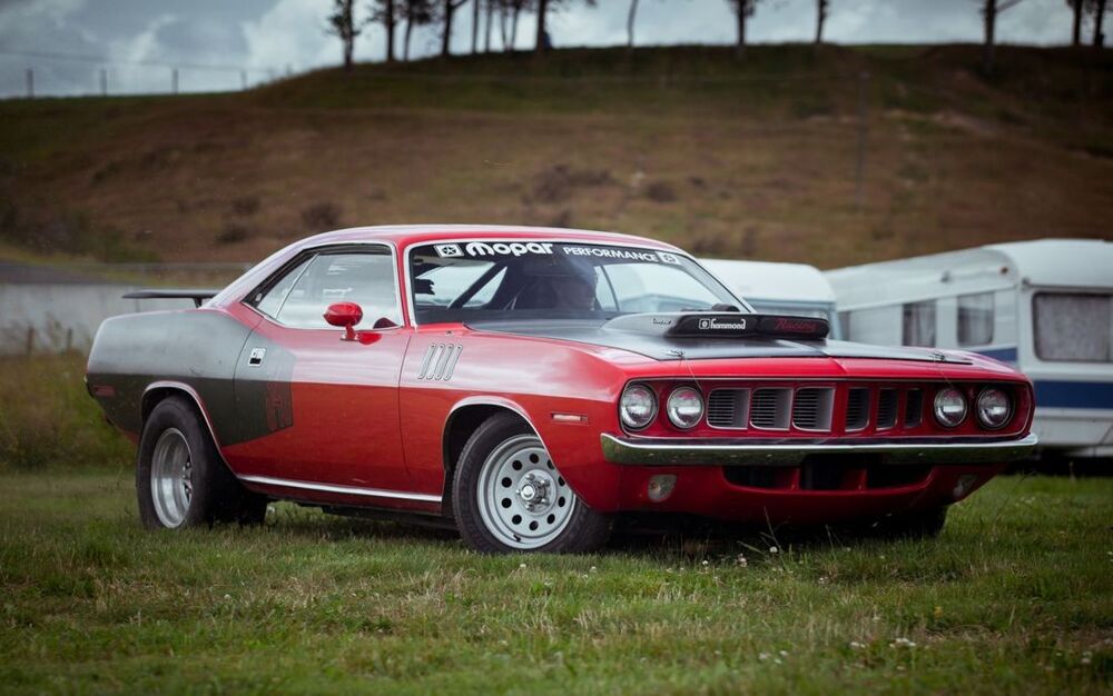 Драгстер выходного дня Plymouth 'Cuda 340