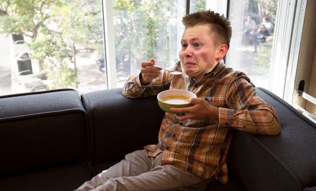 Олимпийцы едят суп