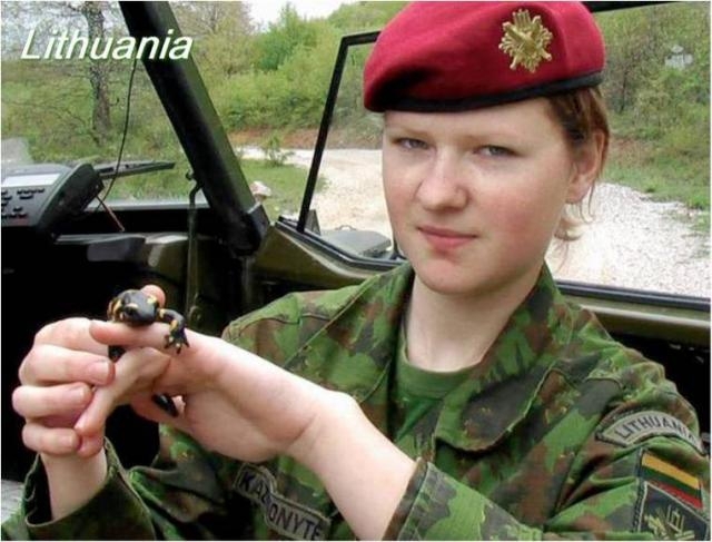 Девушки в армиях разных стран