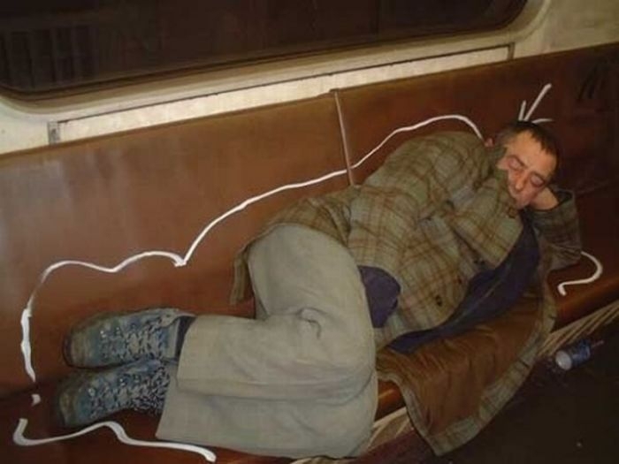 Спать в метро