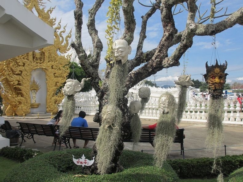 Белоснежный храм Ват Ронг Хун