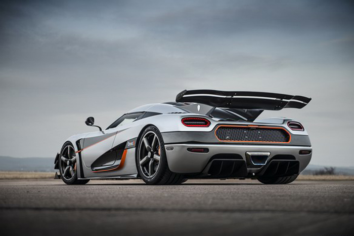  Новоявленный шведский король Koenigsegg One:1