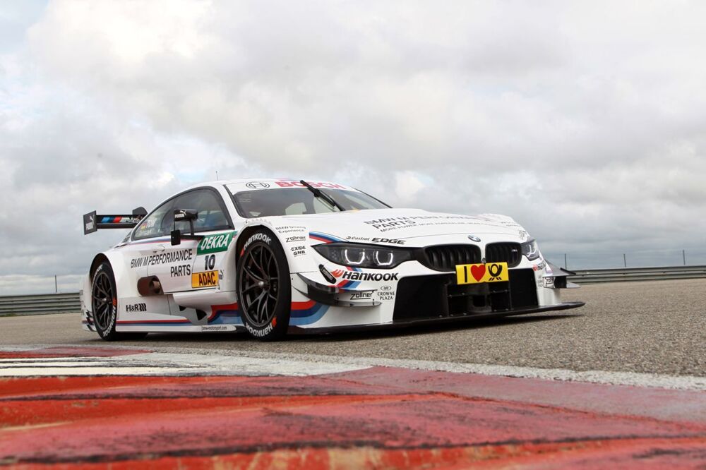 BMW M4 DTM готова к гонкам