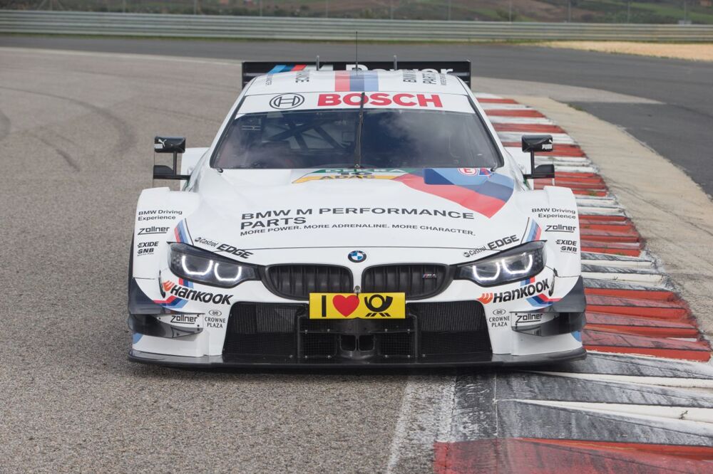 BMW M4 DTM готова к гонкам