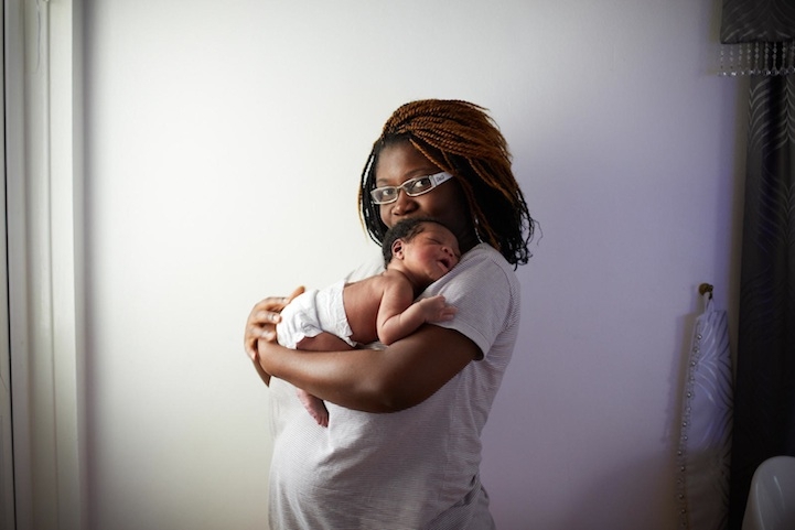 Трогательные портреты мам с младенцами