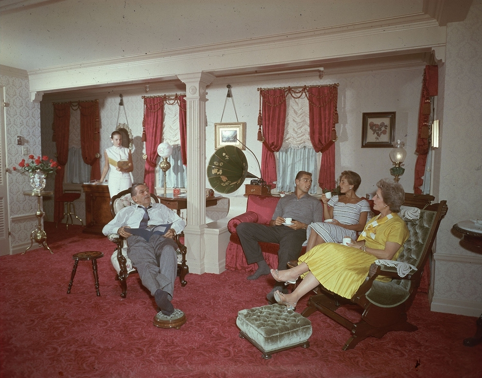 18 Редких и Красочных фотографий Диснейленда в 1955 г