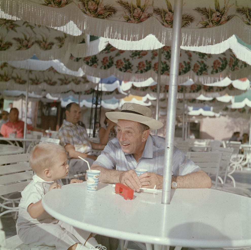 18 Редких и Красочных фотографий Диснейленда в 1955 г
