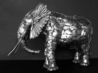 Скульптуры животных из столовых приборов