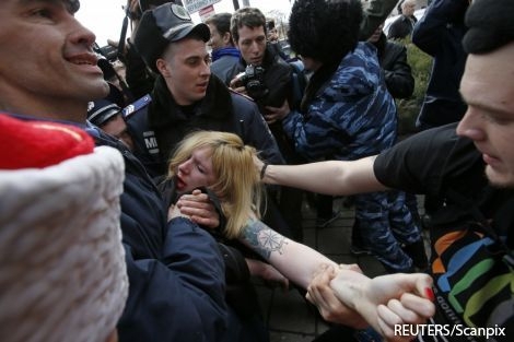 Голых FEMEN избили в Крыму за акцию "Стоп Путин"